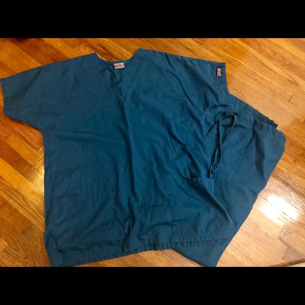 Cherokee size small scrub set